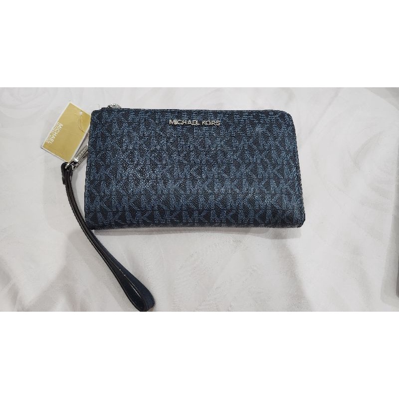 Michael Kors Dompet wrislet double zip, bisa masuk HP. Preloved Original MK