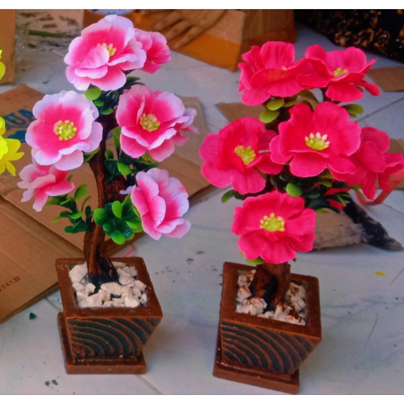 TANAMAN PAJANGAN IMITASI+POT // ORNAMEN BUNGA HIAS DEKORASI BUNGA HIAS MEJA ARTIFICIAL TINGGI 25CM /