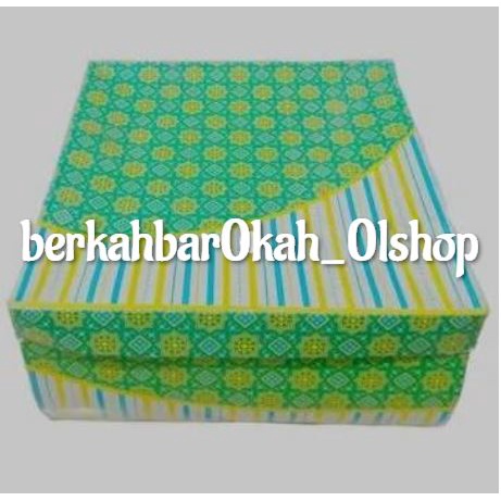 

DISKON MENARIK!!! ( Kardus ) Dus Snack Motif Batik Uk. 18 x 18 ( ECER/PER PCS )