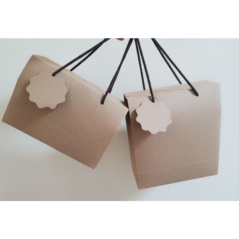 

Gable Box / Dus tenteng uk. P. 19 cm L. 9 cm T. 15.5 cm " M " ( 1 pack isi 10 pcs )