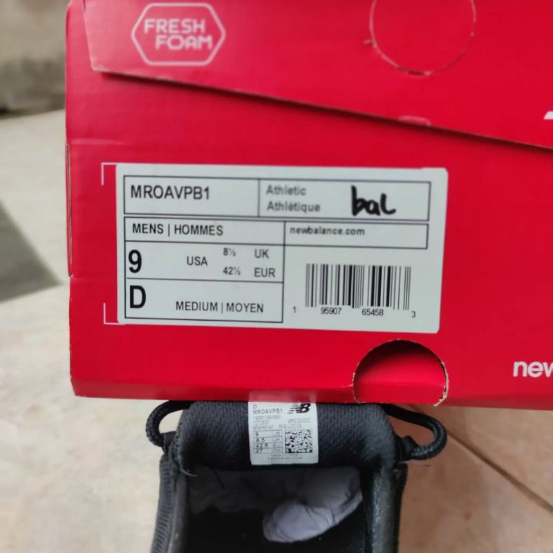 SEPATU LARI PRIA NB FRESH FOAM ROAV (MROAVPB1)