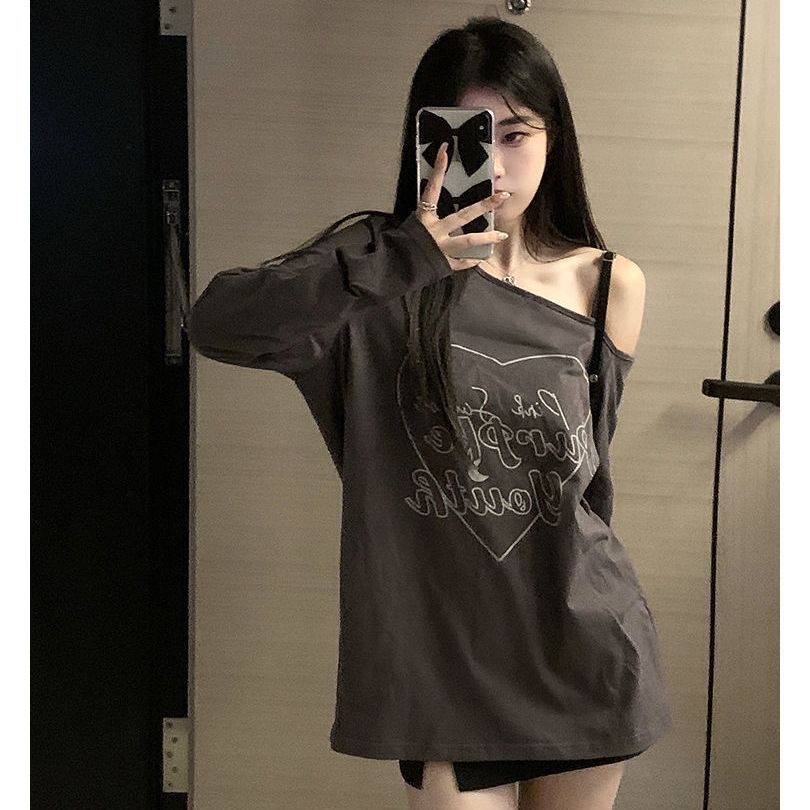 Red Awal Musim Gugur Lengan Panjang T-shirt Wanita Keinginan Murni Gaya Desain Rasa Niche Chic dan Hati-hati Mesin Strapless Longgar Modis Hot girl Top