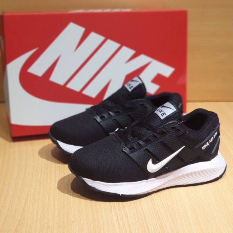 sepatu anak nike sepatu sekolah nike sepatu anak sekolah sudah termasuk box &amp; bonus kaus kaki .