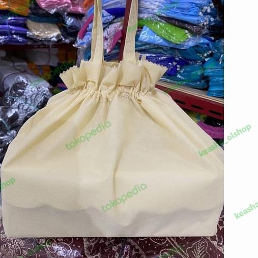 

Tas Spunbond Serut Tas kain Serut Goodie Bag Polos Ukuran 30 x 30 Cm - Orange