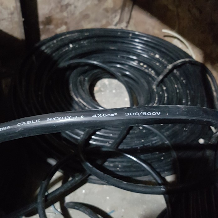 Eterna Kabel Listrik Hitam Serabut / Nyyhy 4 X 6 Mm ( Ecer ) Cod