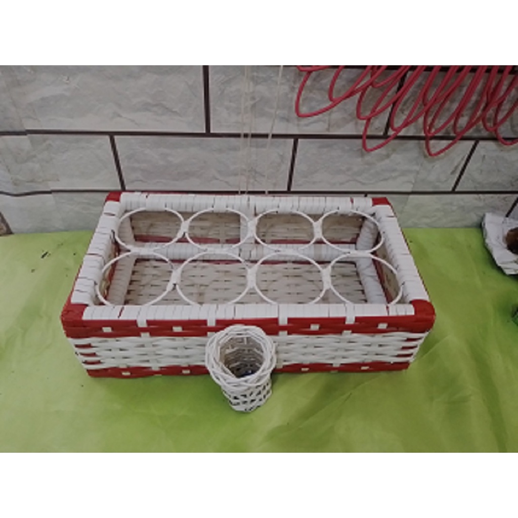 Wadah Aqua gelas Bahan rotan sintetis dan kerangka kayu pilihan Bahan material tempat aqua cup isi 8