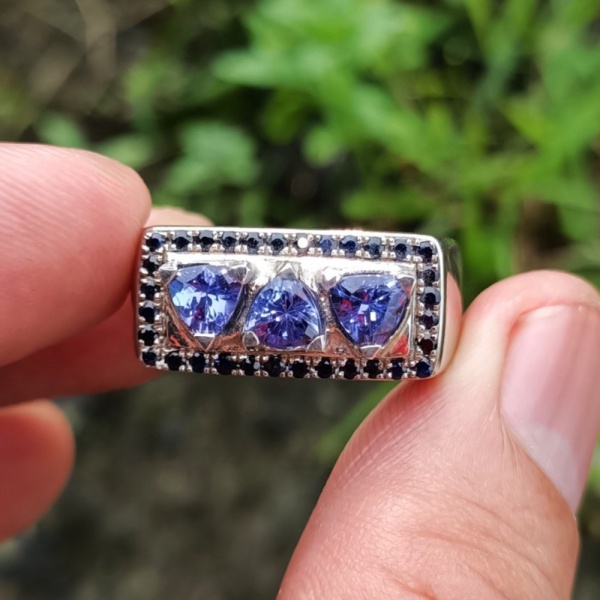 

Jual sparepart Ring Stempel 3 pcs Permata Natural Tanzanite keliling Blue Limited