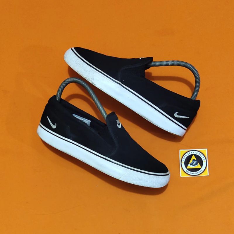 NIKE TOKI SLIP ON KANVAS