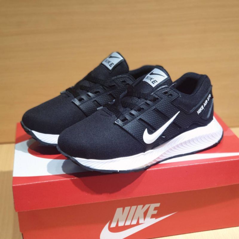 sepatu anak nike sepatu sekolah nike sepatu anak sekolah sudah termasuk box &amp; bonus kaus kaki .