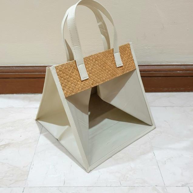 

Tas Pandan Mika Kotak 25 x 25 x 25, Tas Hampers Cake, Goodie Bag Anyam