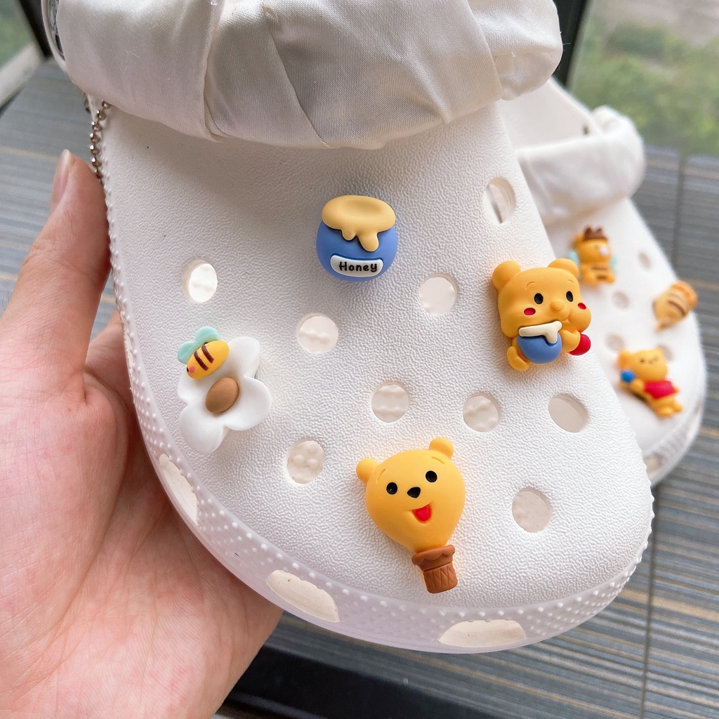 8pcs Liontin Sepatu Desain Winnie The Pooh Jibbitz Crocs | Jibbitz Gantungan Sepatu Bentuk Crocs