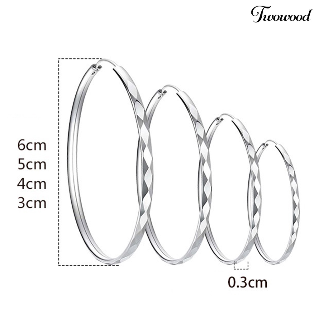 1 Pasang Anting Hoop Bentuk Bulat Besar Tekstur Belah Ketupat Gaya Hip Hop Untuk Wanita
