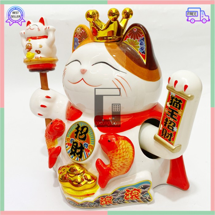 Patung Pajangan Hiasan Boneka Dekorasi Kucing Ikan Mas Emas Koi Koki Bawa Panggil Rejeki Rezeki Hoki Maneki Neko Maneko Neki Lucky Cat Keberuntungan Baterai Batrai Batre Listrik Tangan Goyang Gerak Meja Kasir Toko Cina China Jepang XL Jumbo Besar Keramik