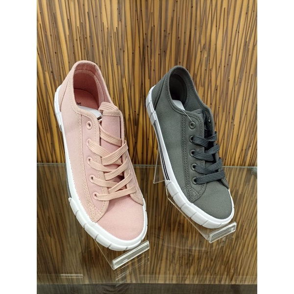Sepatu sneakers wanita brand Nevada original (36-40)