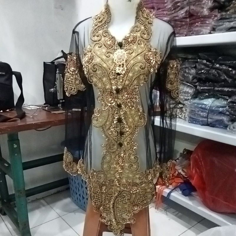 Kebaya Tile Hitam Bordir Payet