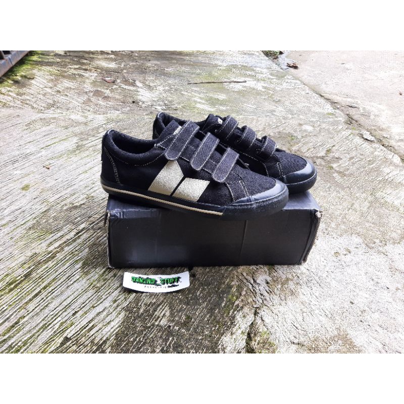 Macbeth Eliot Velcro Black Cement