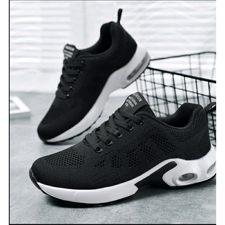 sepatu sekolah cowok cewek sneakers import sepatu olahraga jogging warna hitam warna putih  + KOTAK