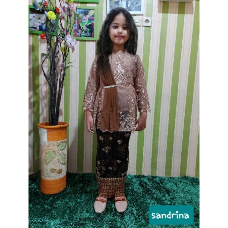 SETELAN KEBAYA ANAK AURORA SELENDANG TILLE MUTIARA DAN ROK