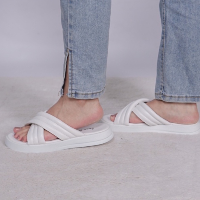 SARASARA YUK - Sandal Wanita Alas Sol Tebal Tinggi SARA SARA DORA Sendal Cewek Platform Wedges Kondangan Hak 2cm Model Silang 2 Size 36 37 38 39 40 Jalan Casual Santai Rumah Slop Warna White Putih Selop Original Kekinian Terbaru Shoes Mall Official Store