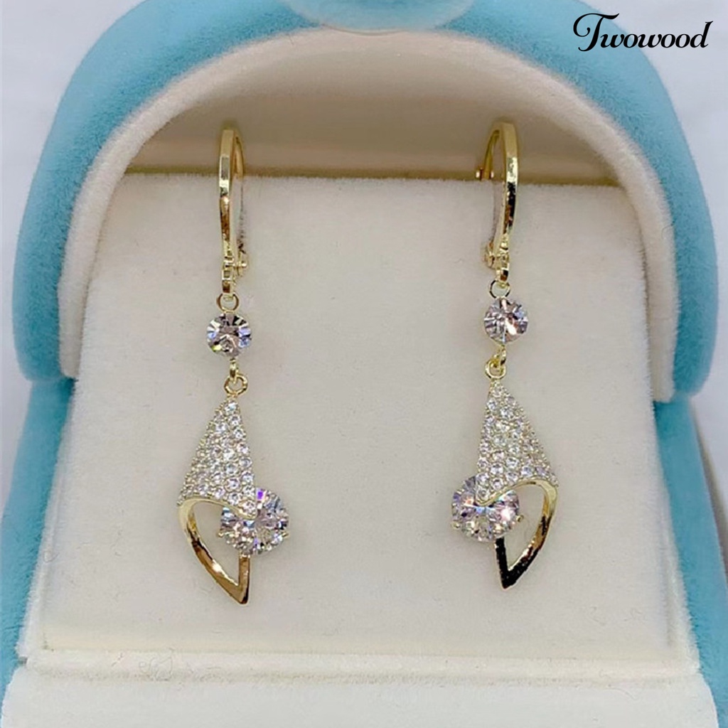 1 Pasang Anting Wanita Efek Visual Berkilau Bahan Alloy Untuk Hadiah Ulang Tahun