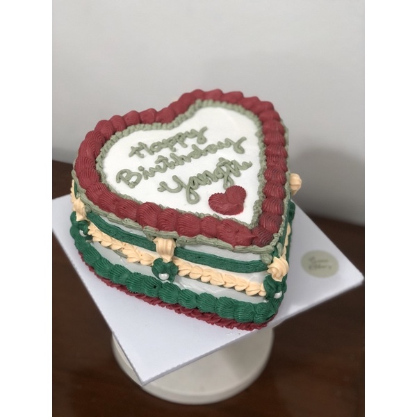 

CUSTOM CAKE KUE ULANG TAHUN VINTAGE BENTUK HATI D-16CM