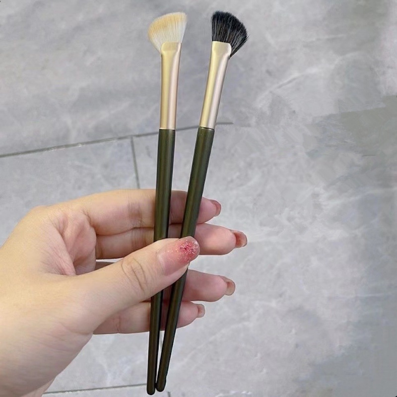 Brush Makeup Bahan Fiber Dengan Gagang Plastik