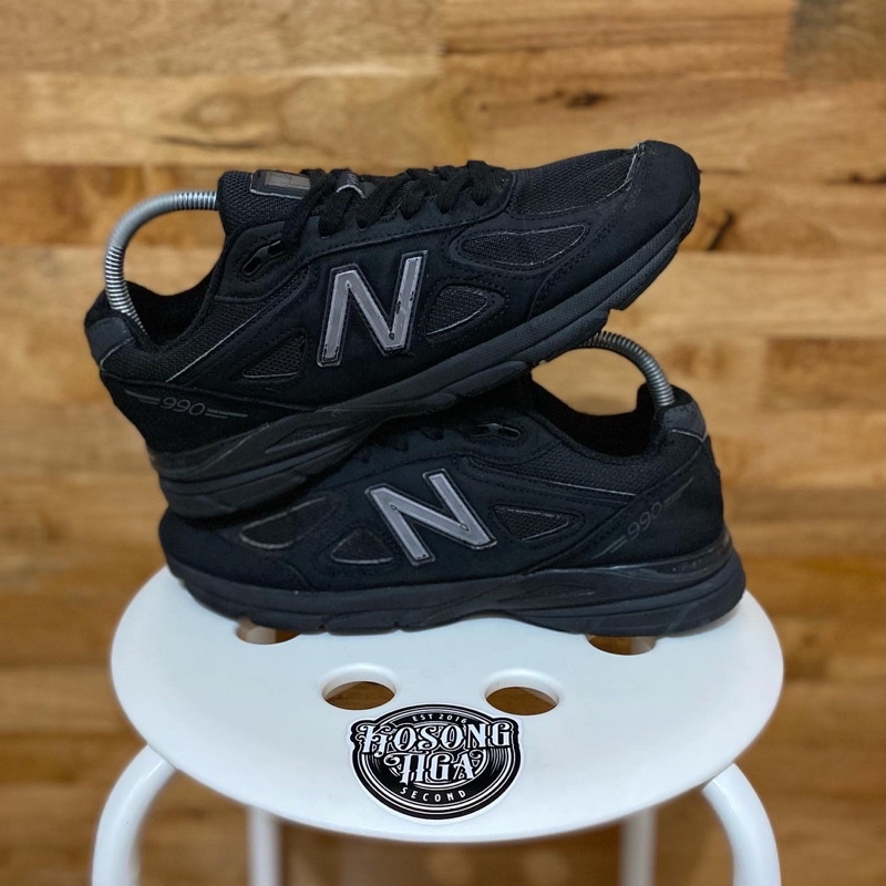 New Balance 990 V4 Triple Black / 41.5 / second preloved