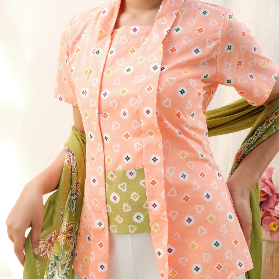 Kebaya Jumputan Batik Lengan Pendek Meradelima Katun Peach