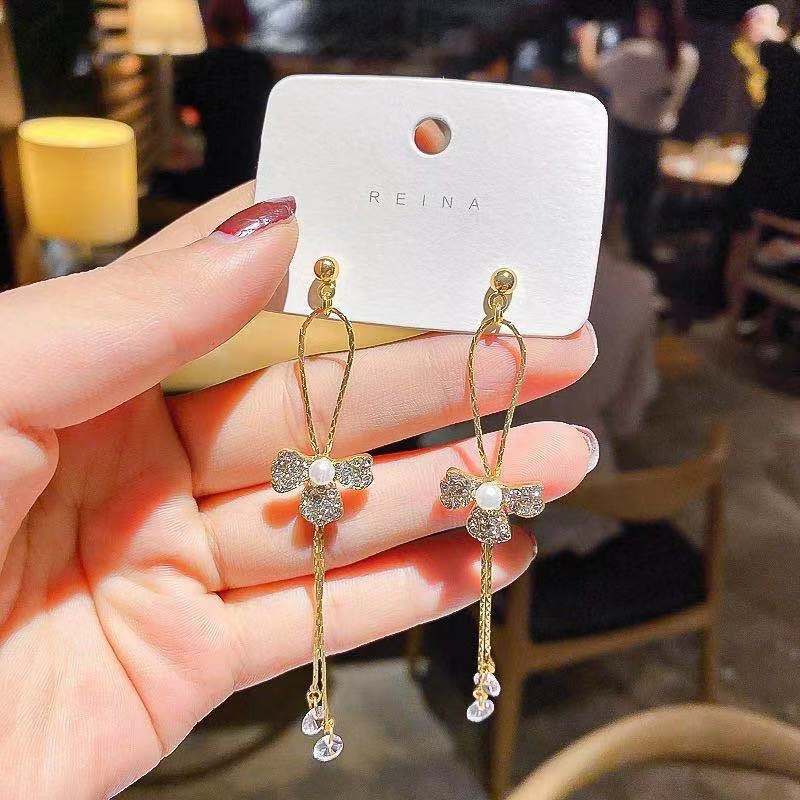 Anting Rumbai Bentuk Kelopak Bunga Bahan Zirkon Gaya Korea