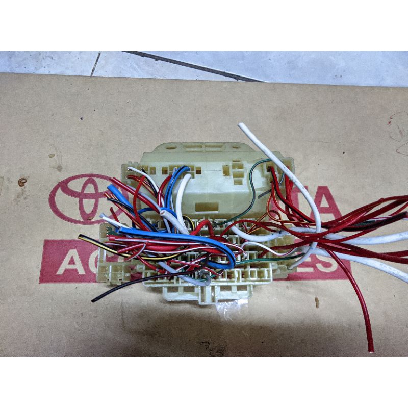 Fuse box kotak sekring original Toyota kijang kapsul lgx lx sx lsx bensin diesel sebelum Efi .