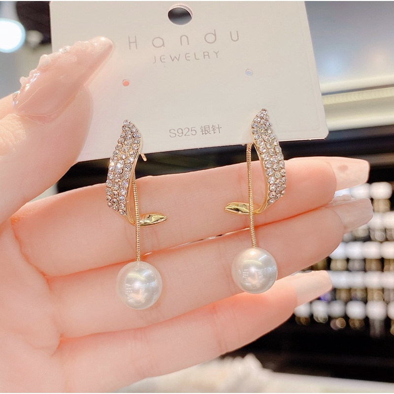 Anting Tusuk Gantung Warna Gold Hias Kristal / Mutiara Untuk Wanita