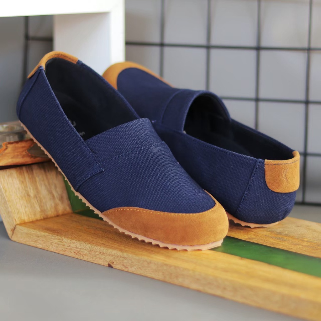 Sepatu Casual Slip On Pria Kanvas Premium Cowok Kasual Santai Nongkrong Travelling Trandy