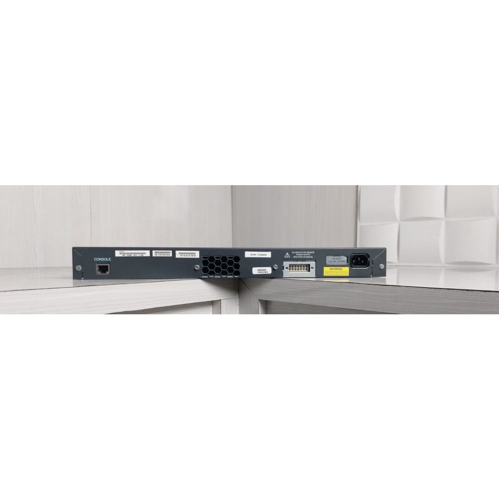 Switch Cisco 2960 series WS-C2960-24TT-L