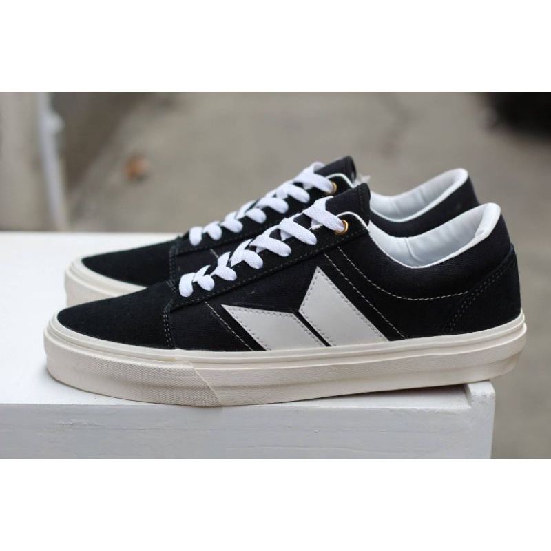 SEPATU SNEAKERS MACBETH CASUAL Pria. Ukuran 39-43