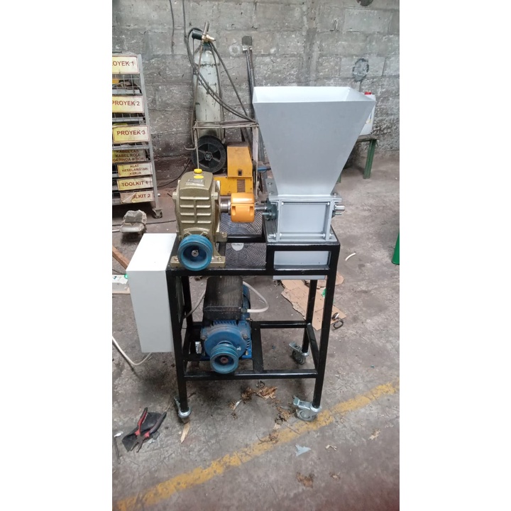 Mesin Shredder Pencacah Plastik dan Kain Penggerak Dinamo 2HP