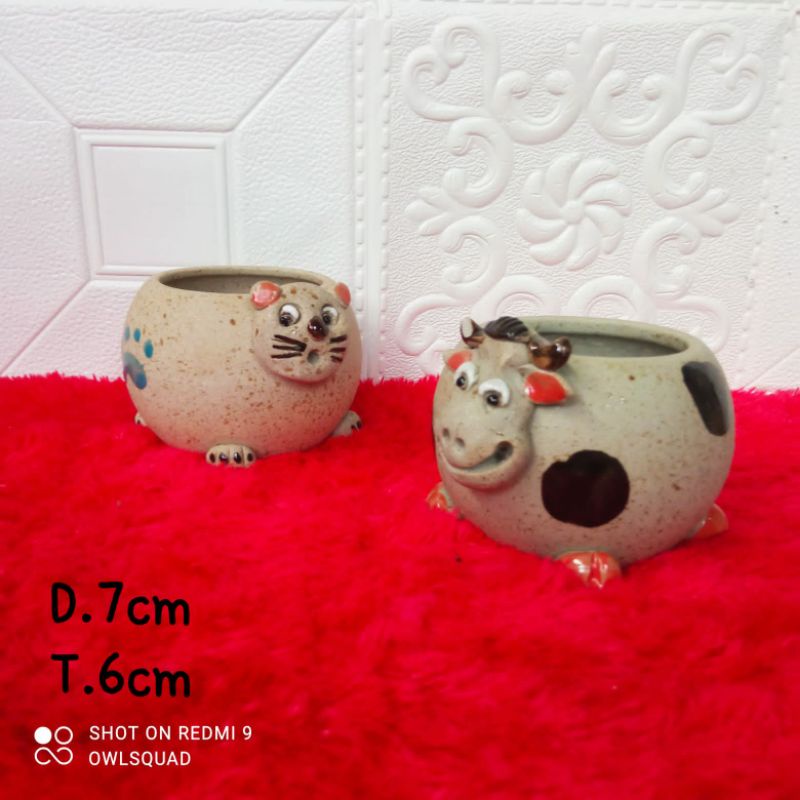 pot karakter hewan keramik
