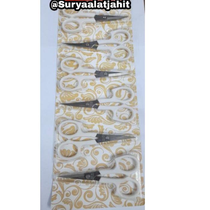 

PENJUALAN TERBANYAK Gunting Bordir 4.5" DJ133 ujung lengkung kwalitas bagus =rp.15.000/1pcs ✧ 866