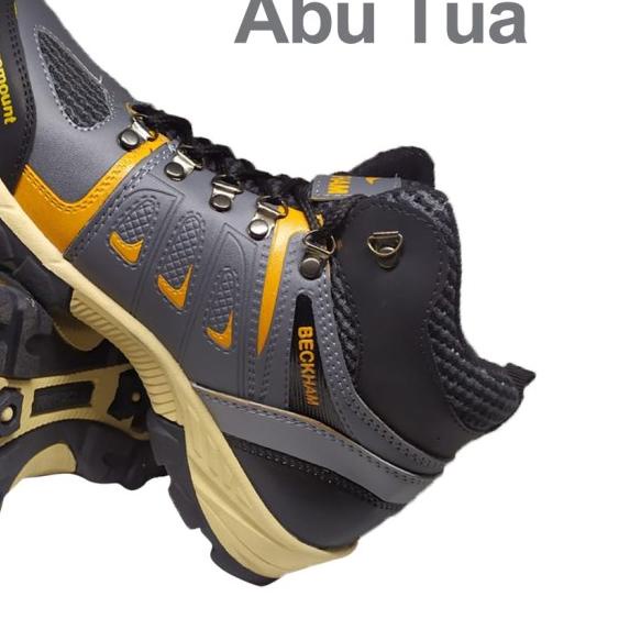 Sepatu Gunung Outdoor, Touring Pria Beckham Paramount Hitam - Hitam, 38