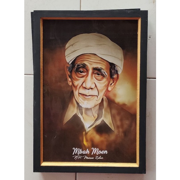 hiasan dinding poster Mbah Moen plus bingkai ukuran 53x35