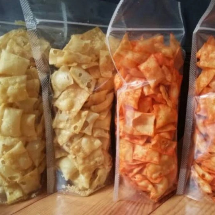 

keripik pangsit bumbu balado,cemilan nikmat,gurih,pangsit,makanan band - balado, 500g