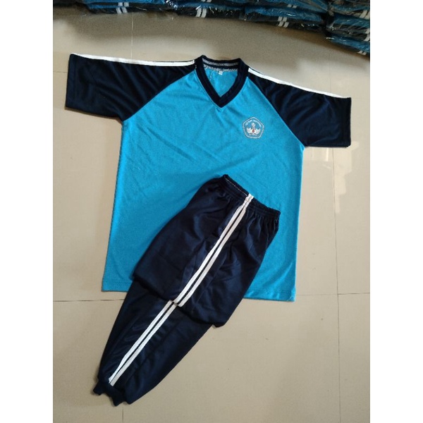 kaos olahraga SMA setelan