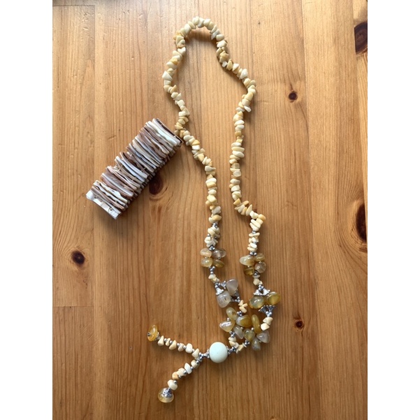 Aksesoris kalung dan gelang asli kalimantan