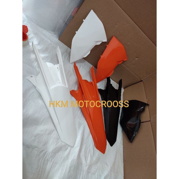 spakbor belakang ktm 250 2017 slebor belakang ktm 250 plus box accu/cover aki sepakbor ktm 250 Spakb
