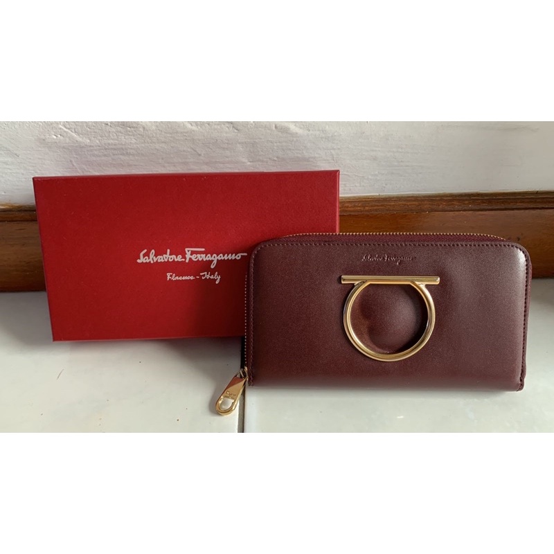 salvatore ferragamo wallet