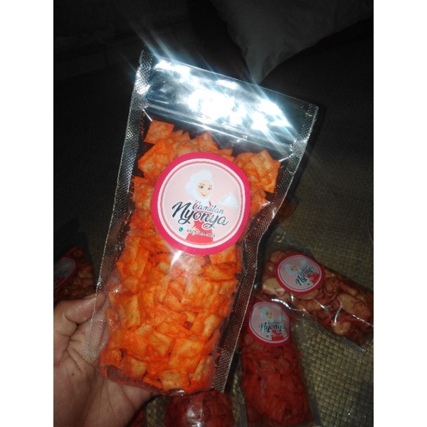 

PROMO beli 10 gratis 1. kripik pangsit pedas manis