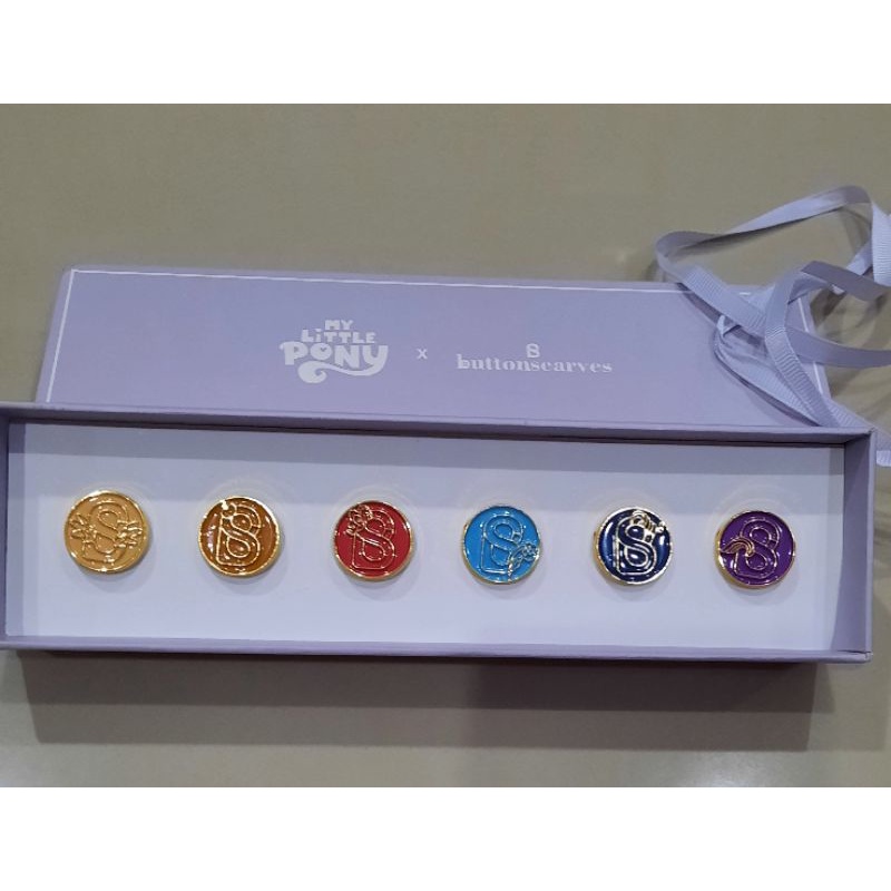 brooch pin the little pony 1 set bundling new york guggenheim Buttonscarves