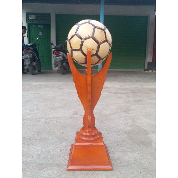 Piala bola/tropy bola/piala kayu