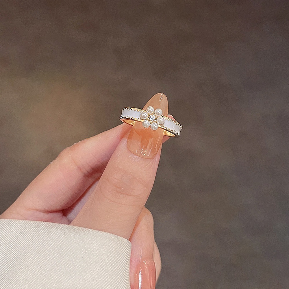 Cincin Wanita Bahan Titanium Steel Bentuk Bunga Aksen Mutiara Dan Kristal Gaya Korea