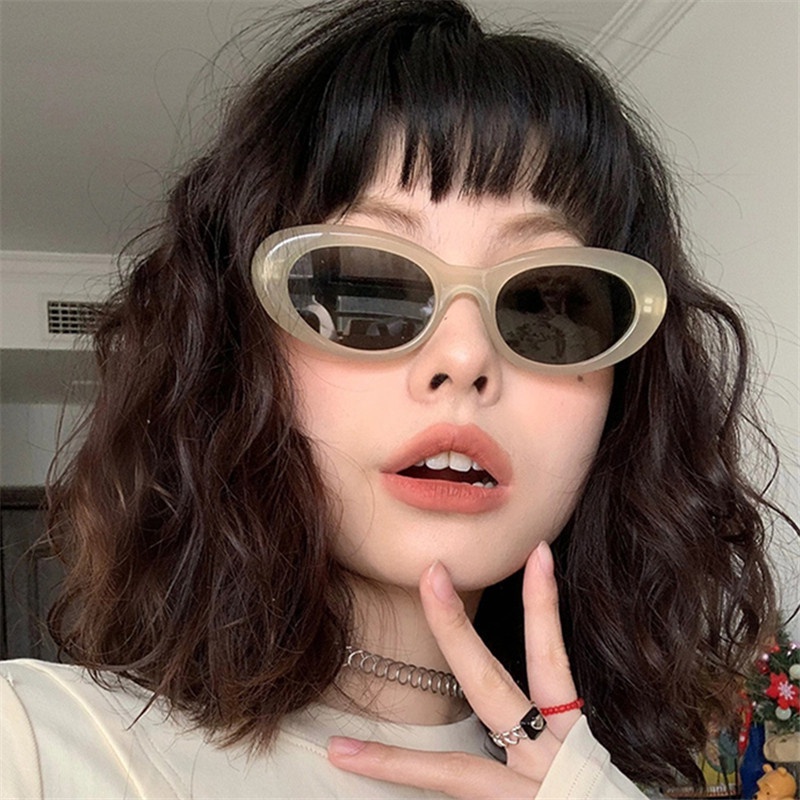 Kacamata Hitam UV400 Bentuk Oval Gaya Retro Vintage Untuk Wanita