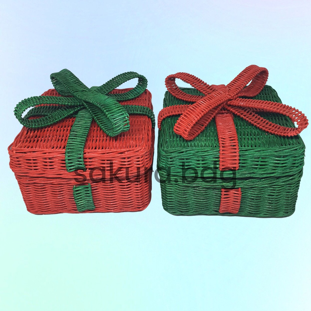 

K136 - Keranjang rotan kotak kado tutup 20x20x12 cm hampers parcel hadiah souvenir gift bingkisan ulang tahun birthday hantaran seseserahan lamaran pernikahan dekorasi natal christmas imlek idul fitri lebaran photoshoot tempat penyimpanan storage mingle